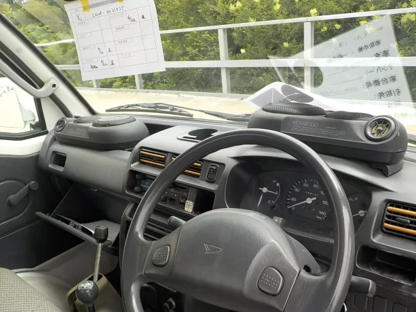 Daihatsu Hijet - Image 11